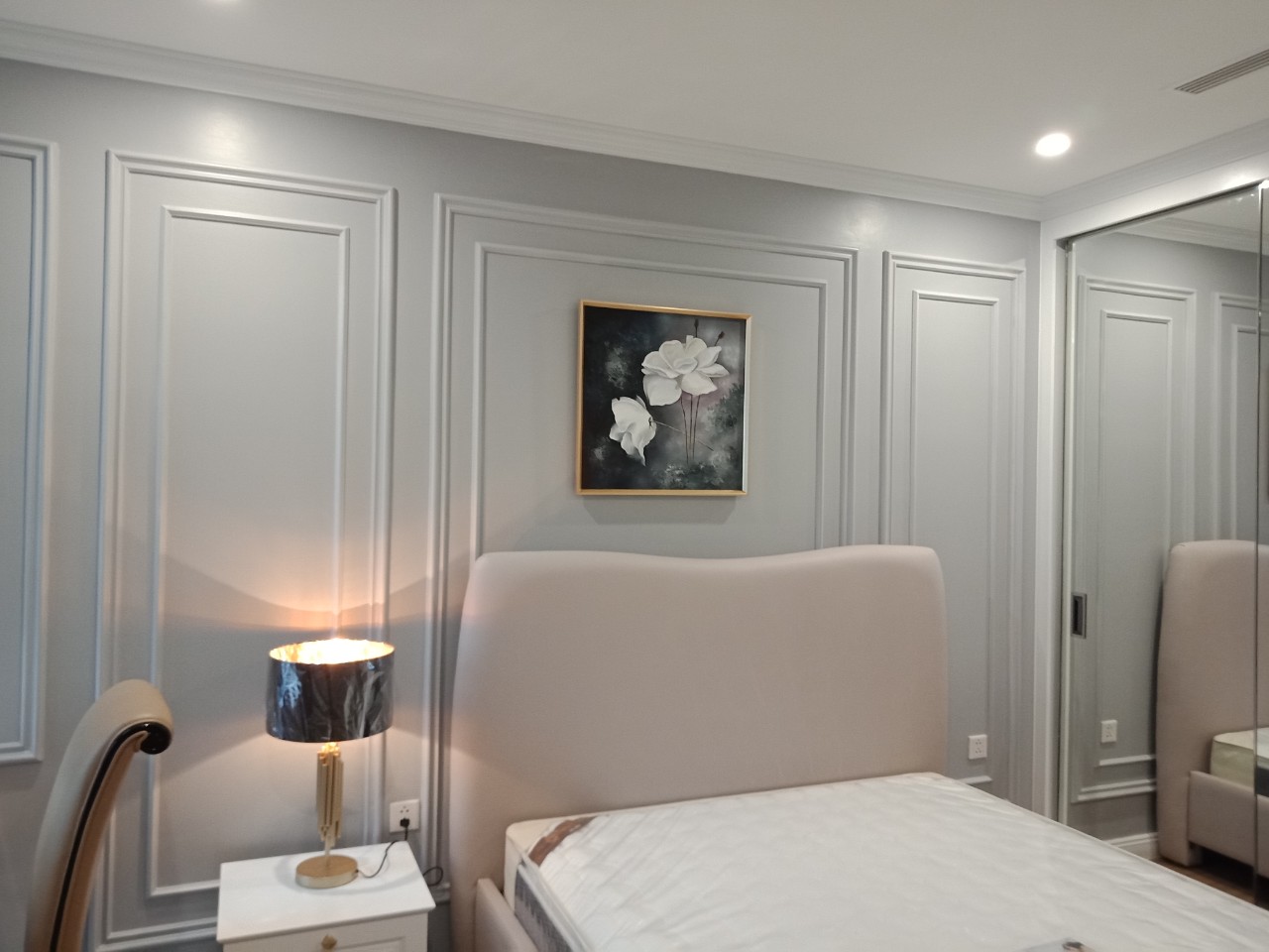 thi-cong-phao-chi-khung-tranh-phao-chi-tuong-gia-tot-nhat-khu-vuc-tphcm