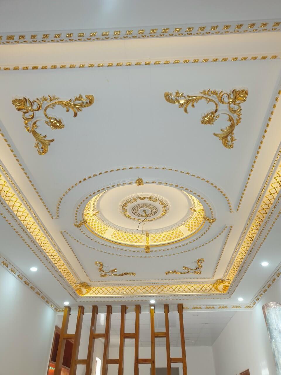 thi-cong-phao-chi-thach-cao-chi-co-dien-gia-re