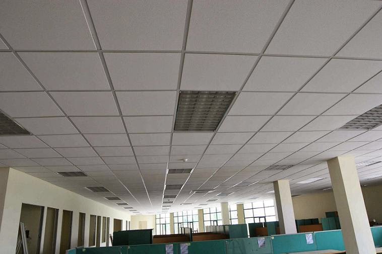 thi-cong-tran-thach-cao-la-phong-tha-600x600-nha-xuong-gia-tot