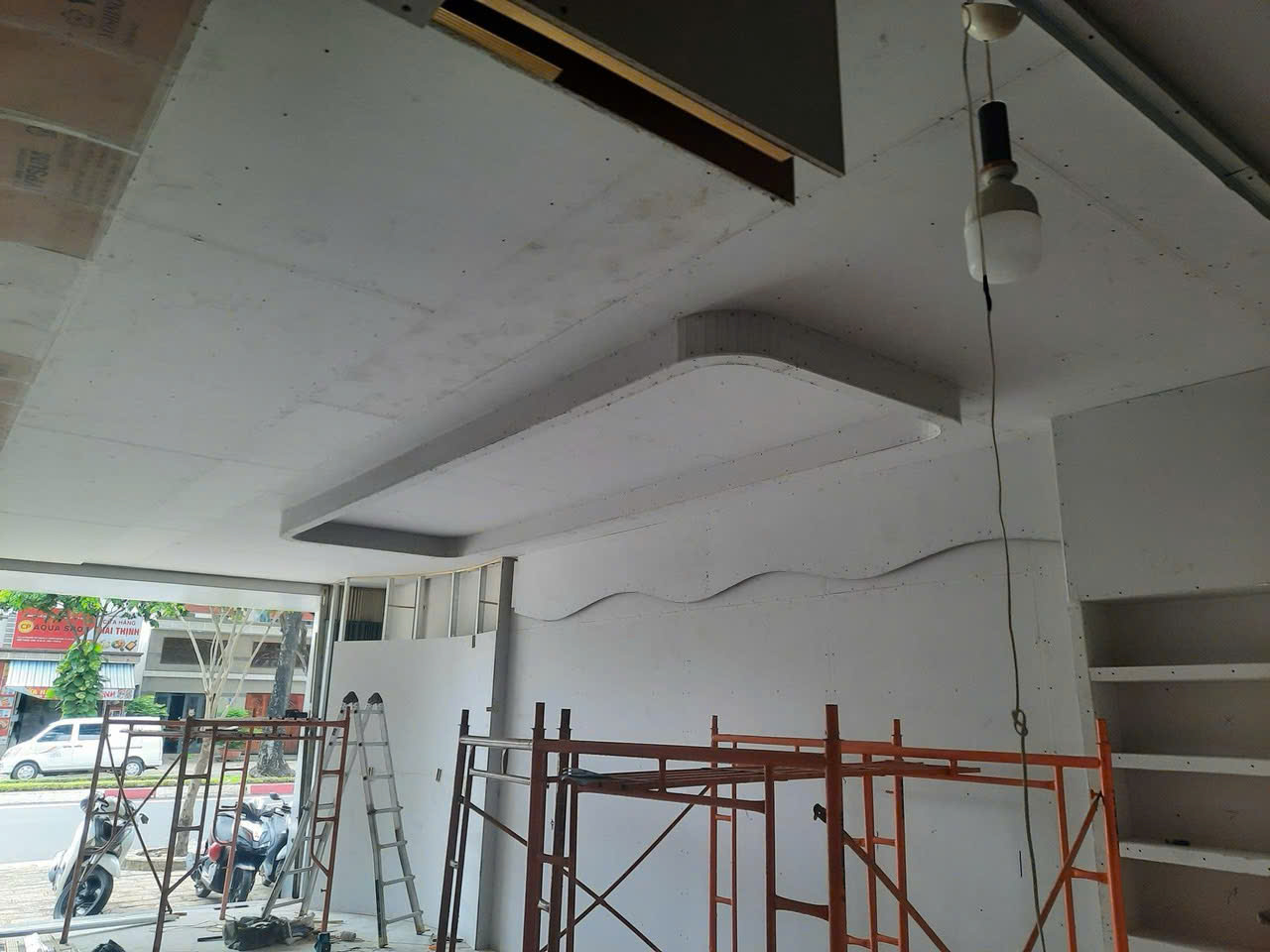 Dịch vụ thi công trần vách ngăn thạch cao trọn gói tại Công Ty Hoàng Gia Thanh
