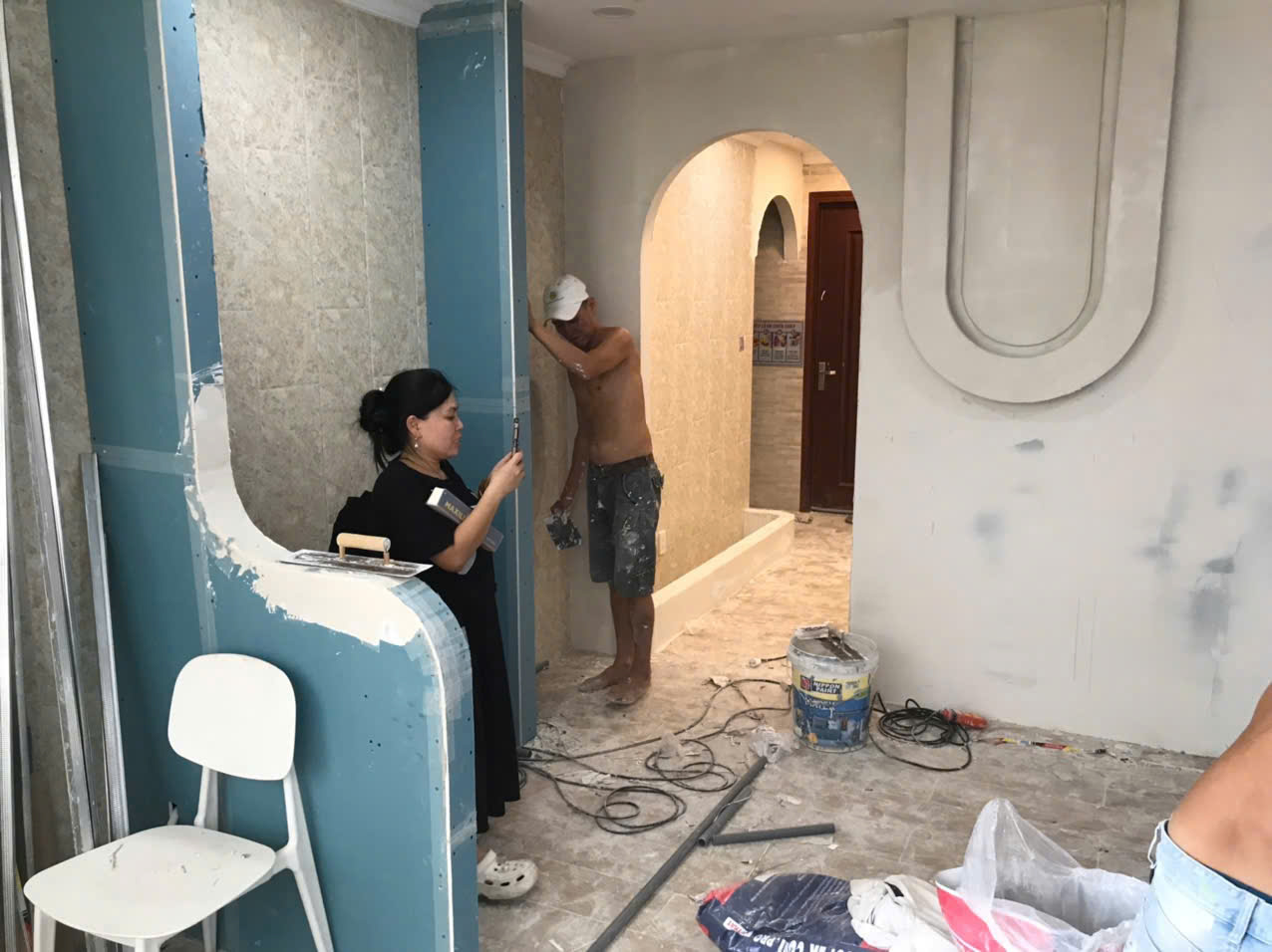 Đội ngũ thi công trần vách thạch cao chuyên nghiệp tại TPHCM